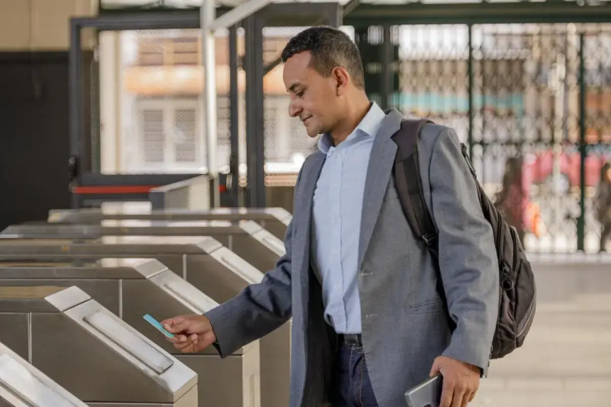 Geçiş Kontrol Yazılımı İle Bina Yönetimi