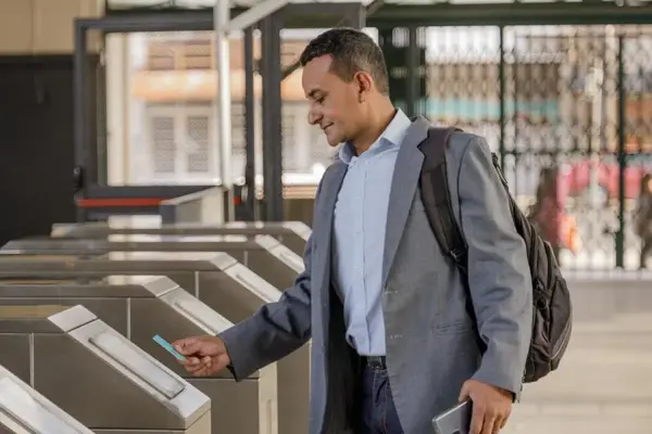 Geçiş Kontrol Yazılımı İle Bina Yönetimi