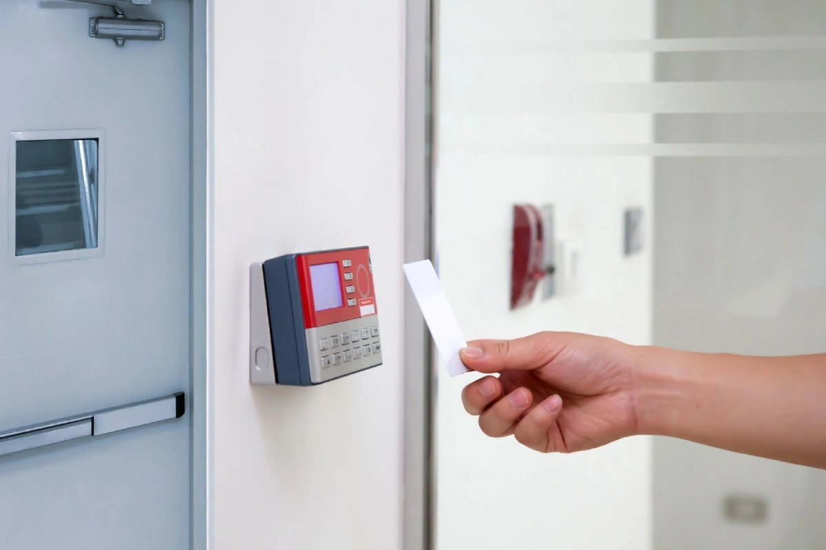 Geçiş Kontrol Sistemi Nedir ve Nasıl Çalışır?