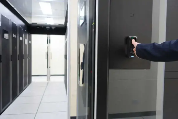 Geçiş Kontrol Sistemleri Nedir, Ne İşe Yarar?