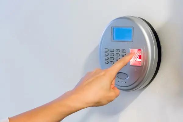 Geçiş Kontrol Yazılımı ile Personel Takibi