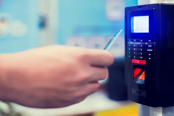 Kartlı Geçiş Kontrol Sistemi ile Güvenliği Sağlayın